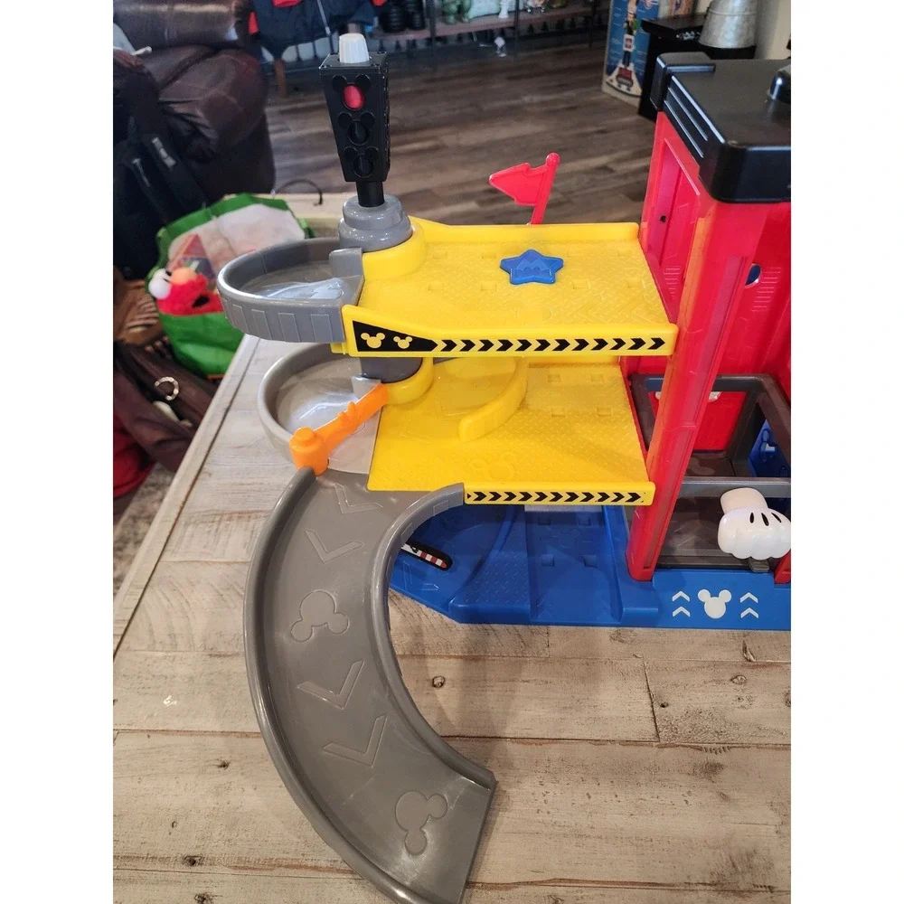 Mickey Mouse Ready to Race Garage Toy Car Race Disney